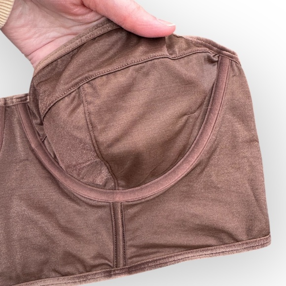 SKIMS Shimmering Corset Bra - Picture 3 of 14